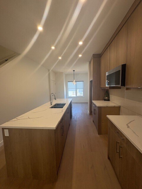 Photo - Showing now booking - 920 35 Street SE Calgary- May Occupancy Unité A