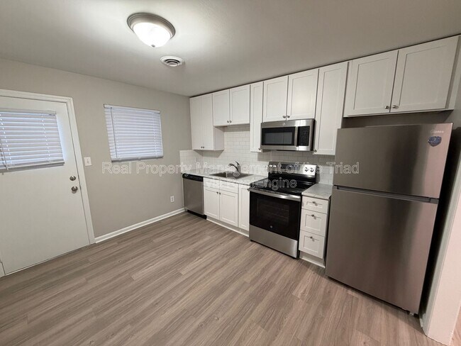 Photo - 603 S Main St