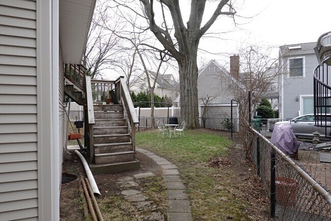 Photo - 9 Crescent Square Unit 00