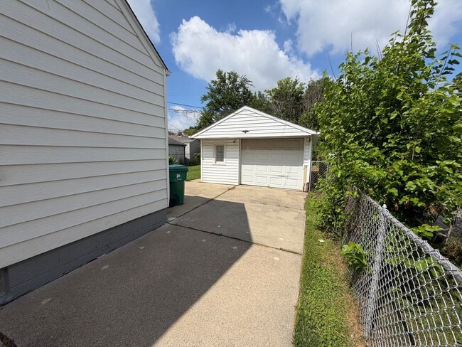 Photo - 3bd Bungalow w/basement
