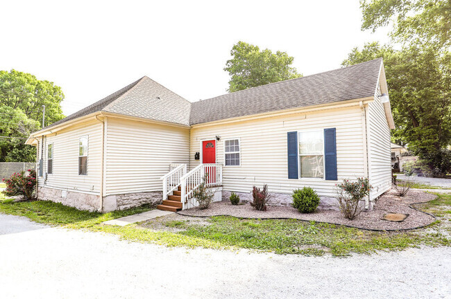 Building Photo - 614 W Mt Vernon St Unit B Rental