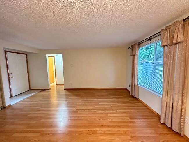 Photo - 2 Bedroom Condo in Lake Stevens! Unit 2