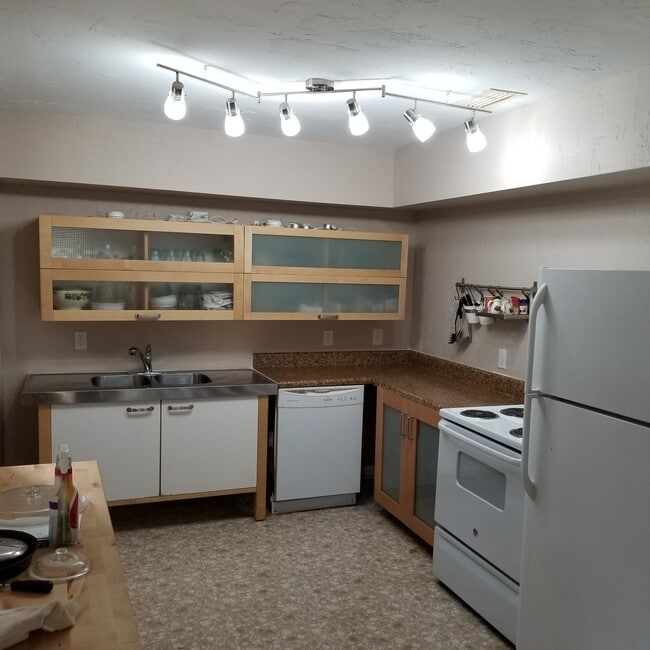 Photo - 3136 W EUCLID AVE N