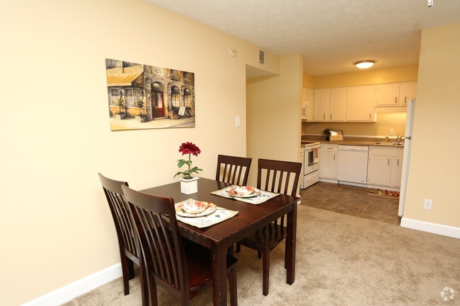 2BR,2BA - 926 SF - Kitchen