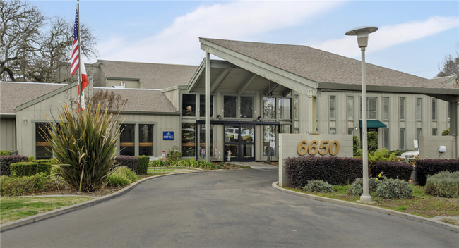 The Crest at Citrus Heights (55+)