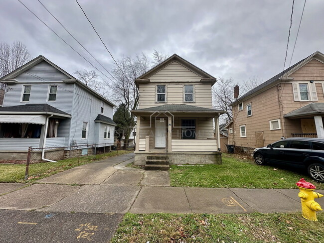 Building Photo - 435 Windsor St