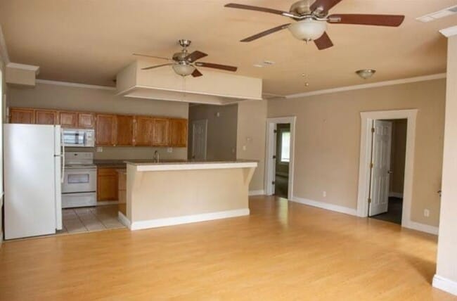 Photo - 128 E Gregg St