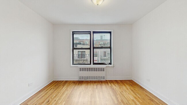 Photo - 282 E 35th St