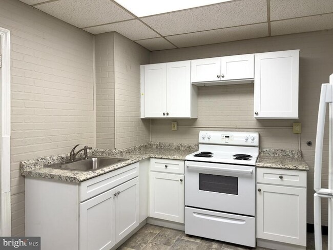 Photo - 658 Walnut St