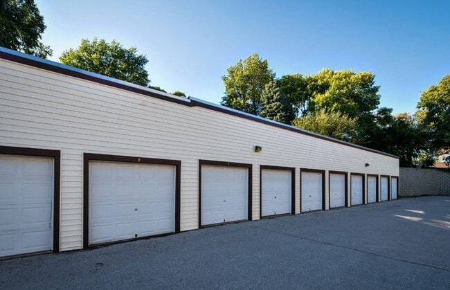 Photo - Large one bedroom with amazing vaulted ceilings and a balcony! Check us out today! Unit 6410-304