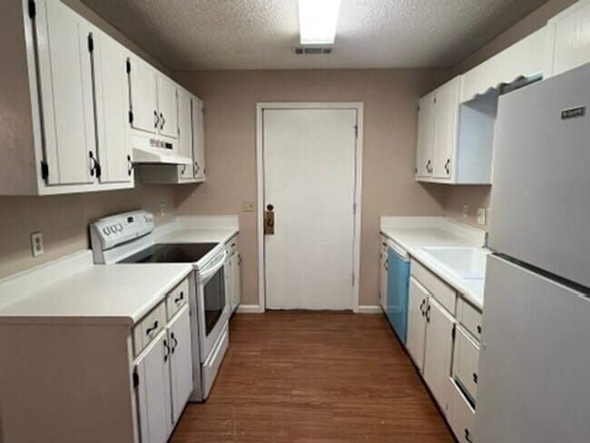 Photo - Two Story 3BR 2.5 Bath Available Early Sep...