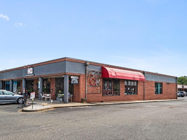 Photo - End unit townhome just minutes from uptown!!