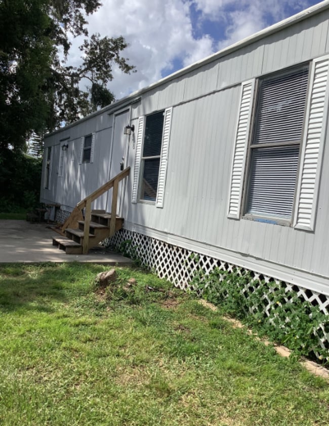 Building Photo - 2 Bedroom 1 Bath Mobile Home