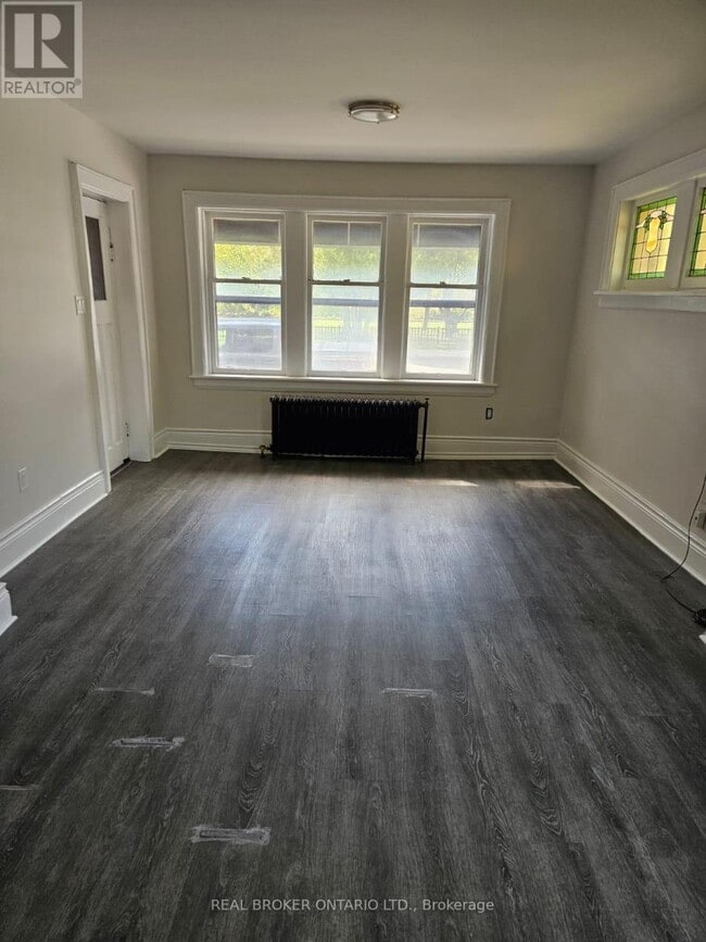 Photo - 983 Main St E Unité 1