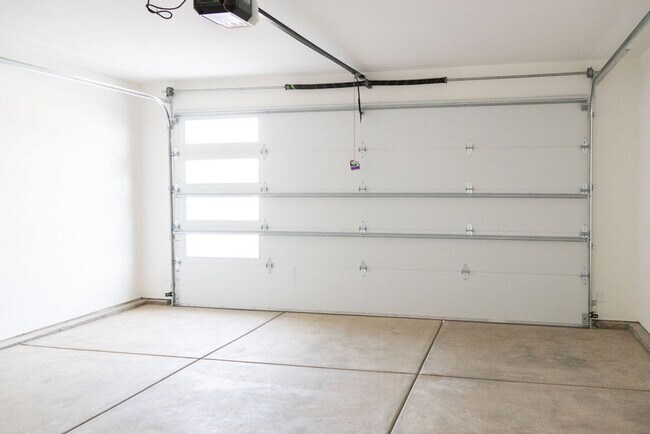 Photo - Spacious 4-Bed Home in Sage Canyon