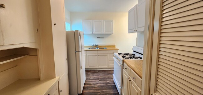 916-922 Orange Ave.