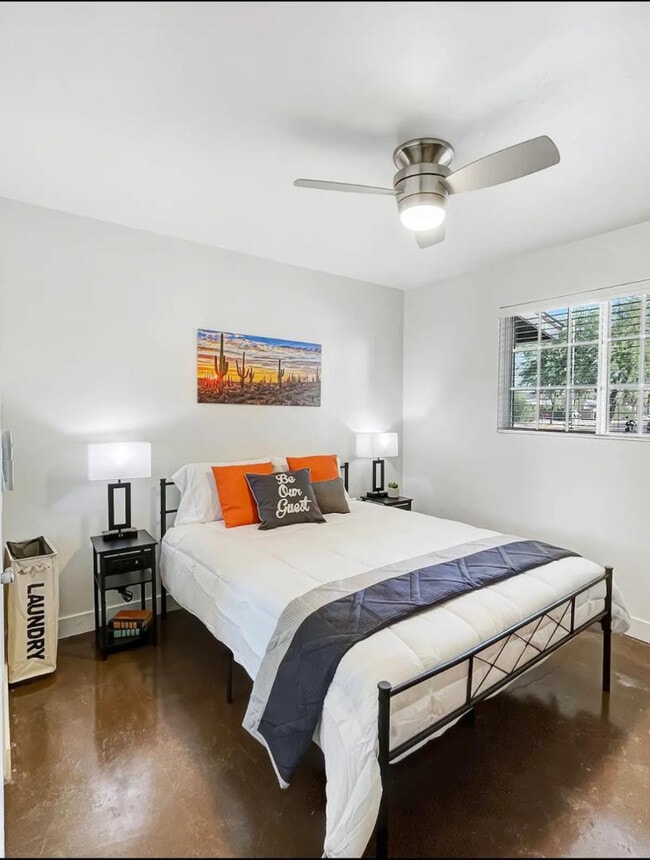 Photo - 6558 E 2nd St