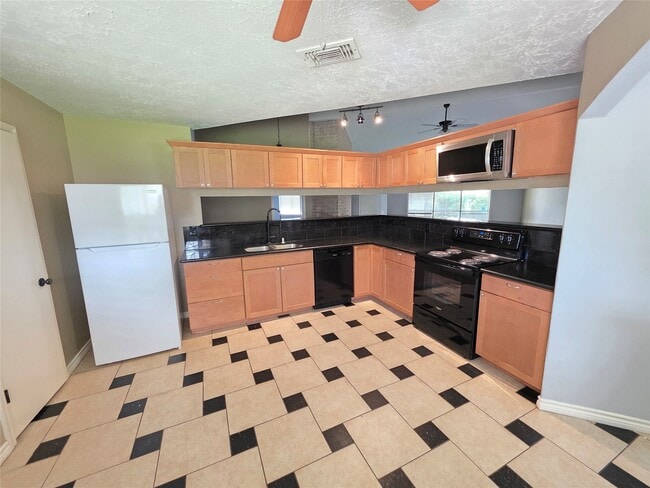 Photo - 8607 Knoll Forest Dr