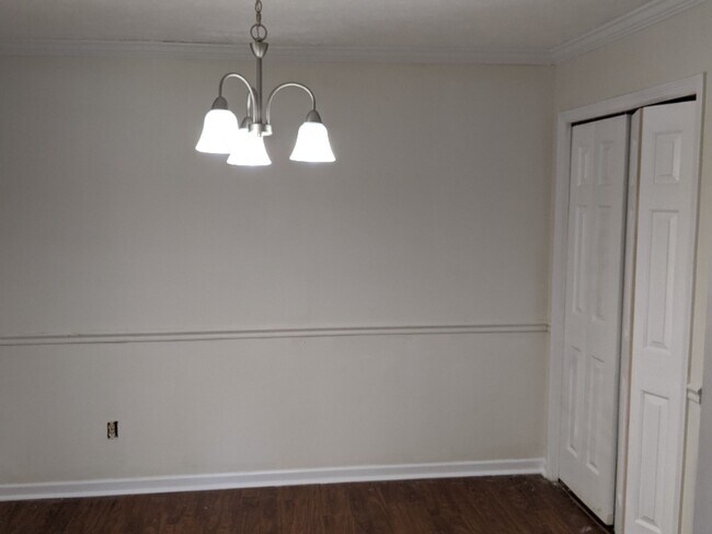 Photo - 487 Woodview Dr