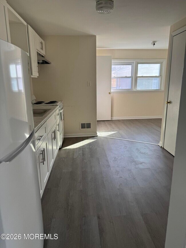 Photo - 14 Jahn St Unidad B