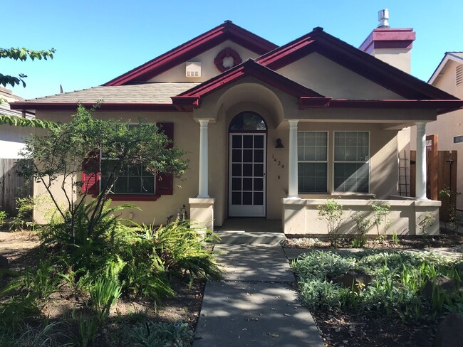 West Davis three bedroom available for Nov... - West Davis three bedroom available for Nov... House