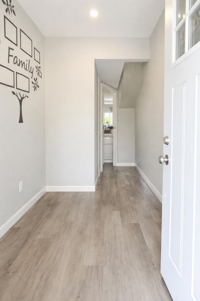 Photo - 2053 Lanark Ct