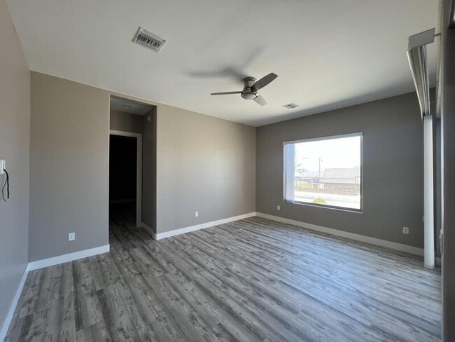 Photo - 1368 Harker Ct