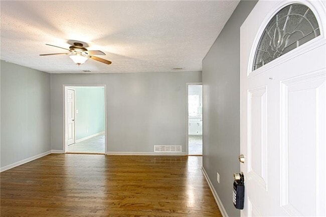 Photo - 4979 Paris Ave