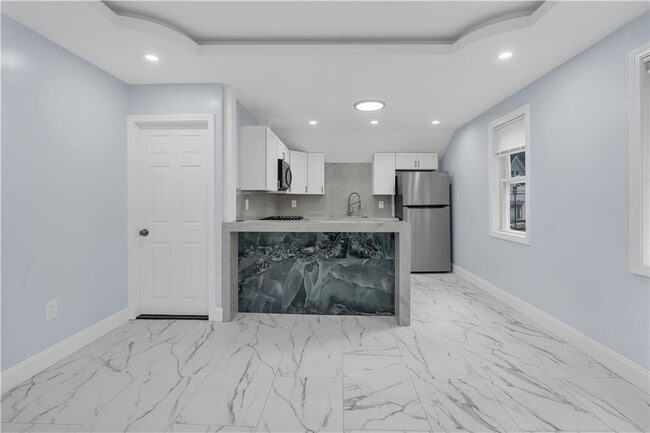 Building Photo - 458 High St Unit 3-L Rental