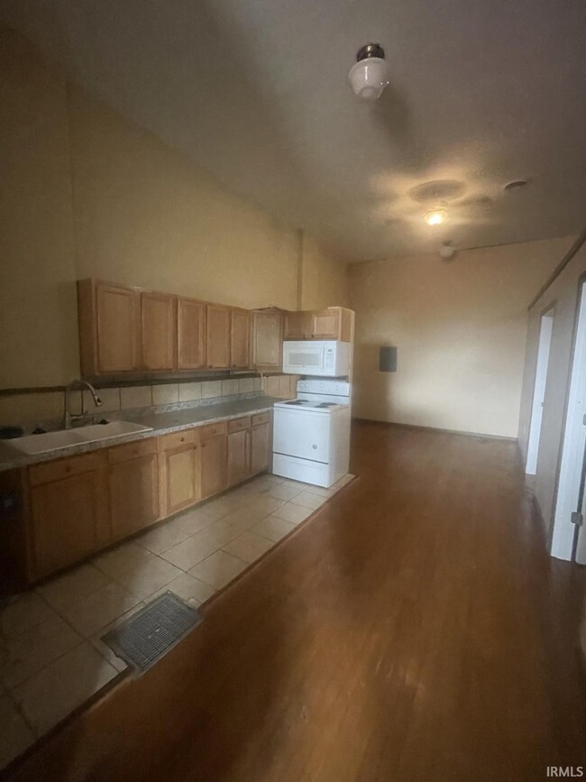 5 N Fourth St