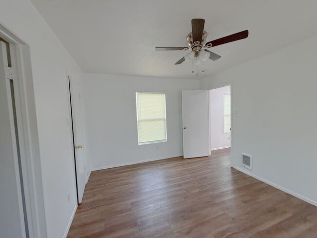 Building Photo - Spacious 1 Bedroom Apartment in Lubbock! Unit F34