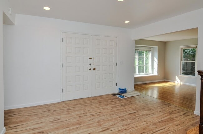 Photo - 3187 Plymouth Rd