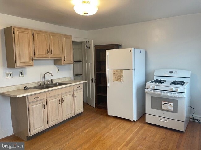 Photo - 440 Elrino St