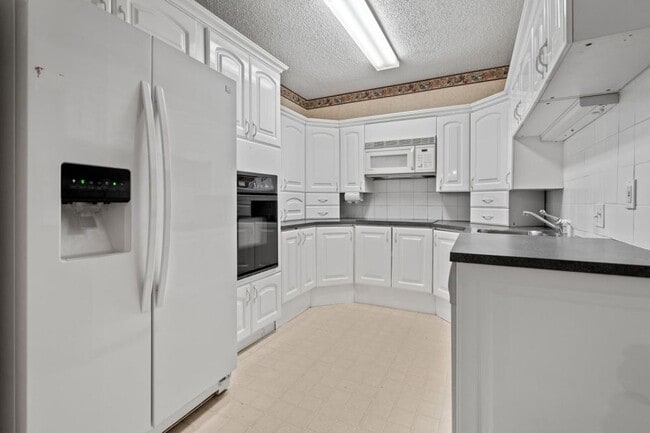 Photo - 1425 N Stoneridge Manor
