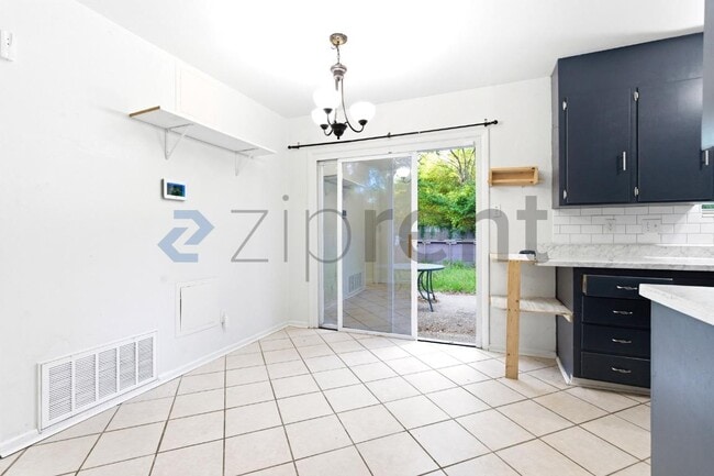 Photo - 918 E Montclair Rd