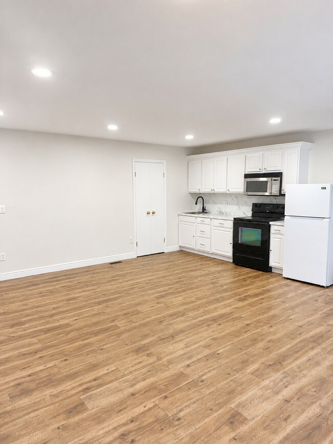 Photo - 10 Pershing Ave