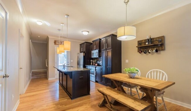 Photo - 525 Alderman Ln