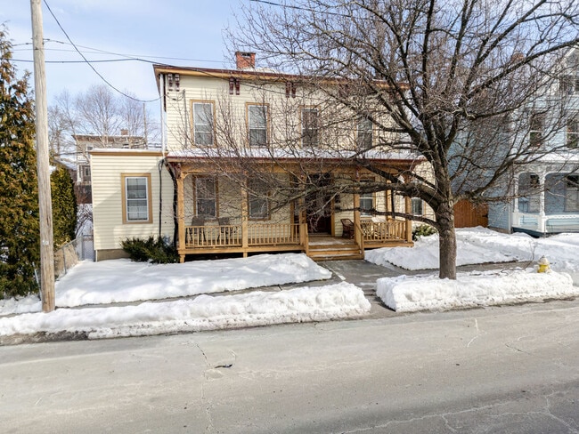 Building Photo - 552 Columbia St Unit 1 B