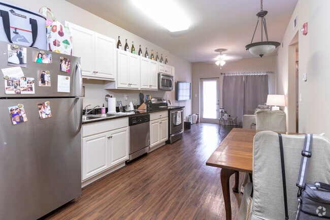 1 bed, 1 bath, 480 sq ft - Broadstreet Village