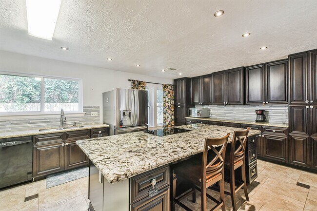 Photo - 12 Coralberry Rd