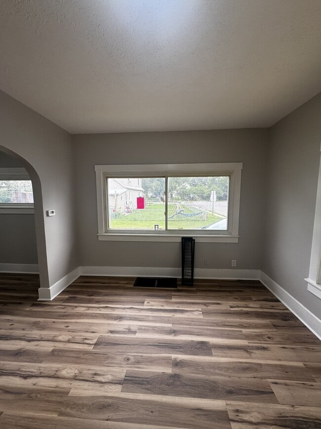 Photo - 212 Ludlow Rd