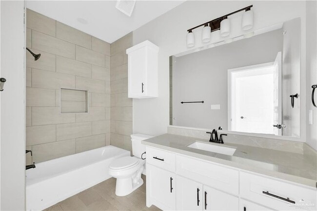 Photo - 909 W 13th St Unit 1