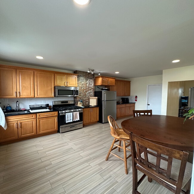 Photo - 160 Hopkins Ave Unit 2