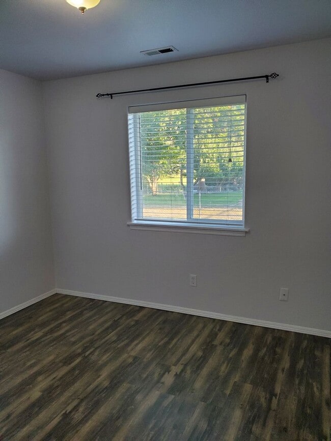 Photo - 1606 E Best Ave