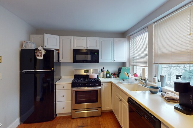 52 Kelly Rd Unit 2L