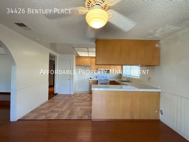 Photo - 34426 Bentley Pl