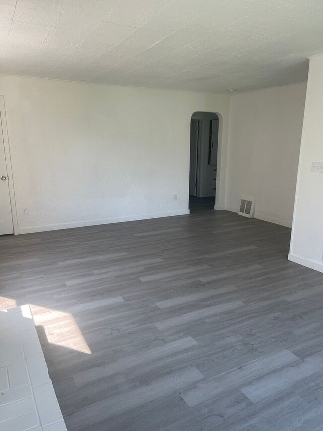 Photo - Spacious 4-Bedroom Home with Fireplace, Covered Patio & Detached Garage in Pasco