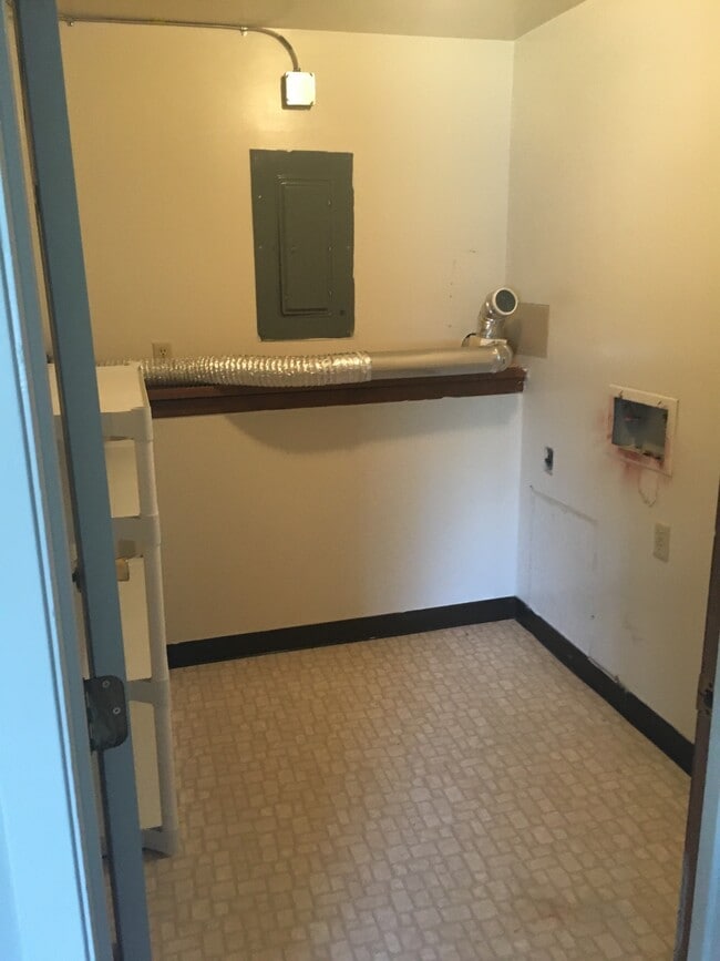 Photo - 1039 Crist Dr