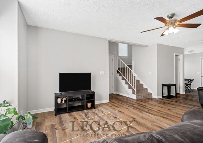 Photo - 748 Lake Terrace Dr