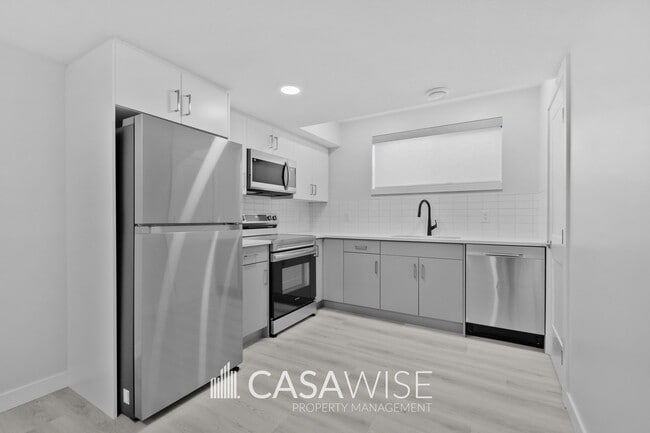 Photo - 10250-102157 157 St NW Unit Bsmt